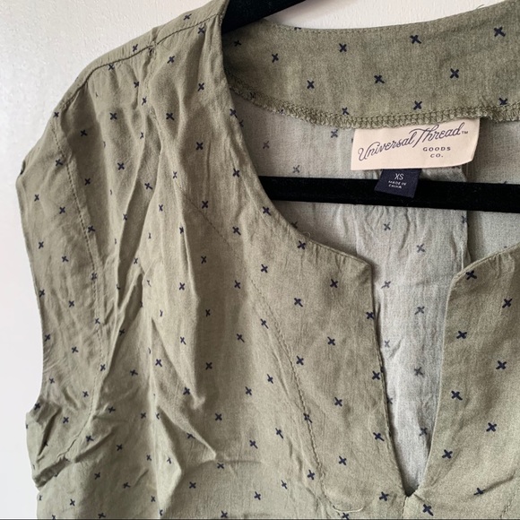 Universal Thread top - Picture 2 of 2